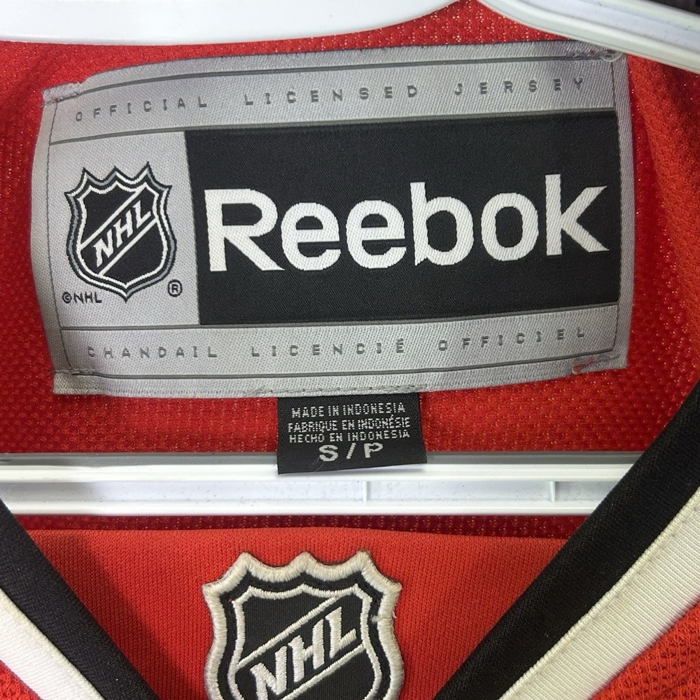 Women's Reebok Chicago Blackhawks Jonathan Toews NHL Red Hockey Jersey Small - Picture 4 of 9